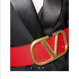 Update: Sold in different platform. Never worn, still with tag Valentino belt.
